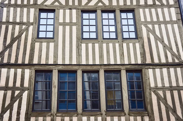 Bina Ahşap Çerçeveli Windows Troyes Fransa — Stok fotoğraf