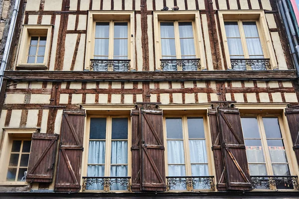 Finestre Edifici Legno Troyes Francia — Foto Stock