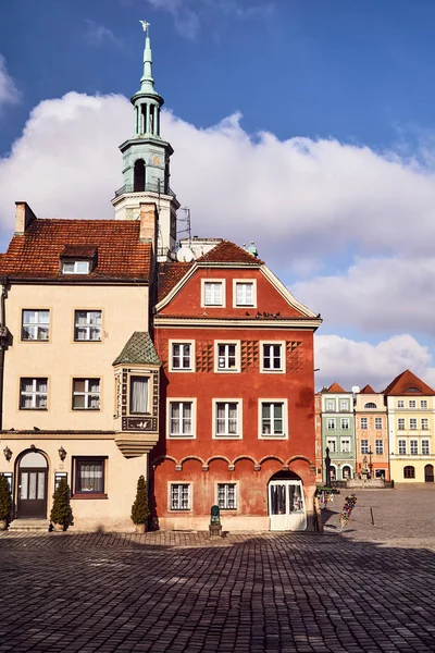 Hyreshus Och Stadshuset Står Hög Det Gamla Torget Poznan — Stockfoto