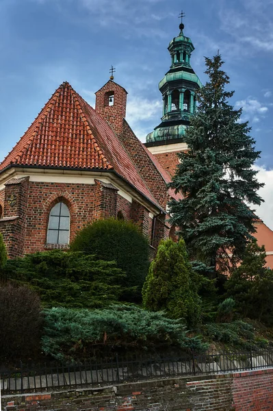 Gotický Klášterní Kostel Zvonicí Hnězdně — Stock fotografie