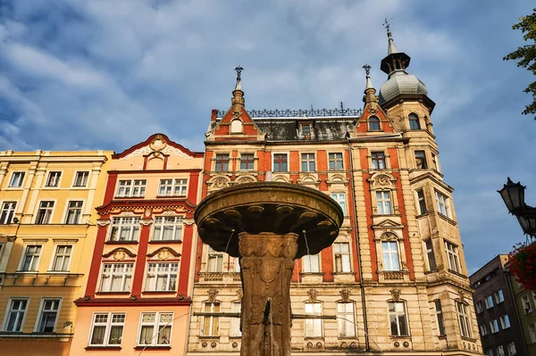 Brunnen Und Fassaden Historischer Mietshäuser Auf Dem Marktplatz Swidnica Polen — Stockfoto