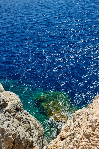 Rotsachtige Klip Zeekust Eiland Rhodos — Stockfoto