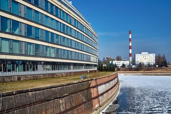 Eski Nehir Limanı Baca Enerji Santrali Poznan Bir Modern Bina — Stok fotoğraf