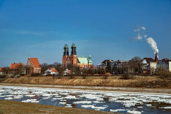 Paisaje Urbano Con Río Warta Las Torres Catedral Invierno Poznan —  Fotos de Stock