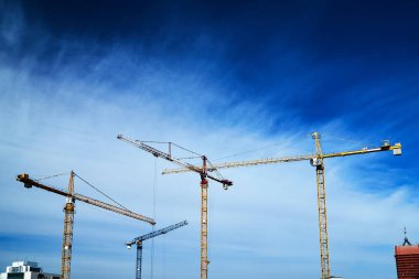 Gökyüzü inşaat vinç yapılar
