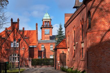 Neo-Gotik binalar Poznan kırmızı tuğla yapı kule