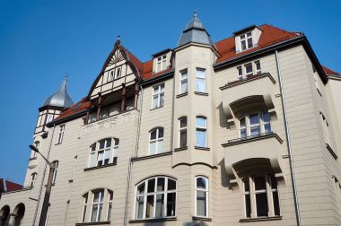 Taret ve cephe Art Nouveau Poznan bölgesinde Bina
