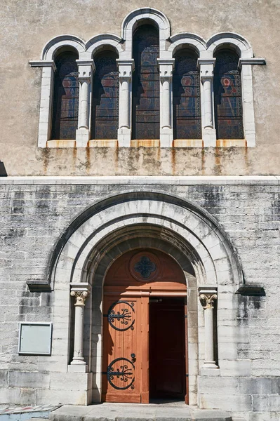 Façade Une Église Médiévale Villeneuve Berg France — Photo