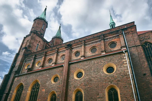 Igreja Evangélica Gótica Com Torres Legnica Polônia — Fotografia de Stock