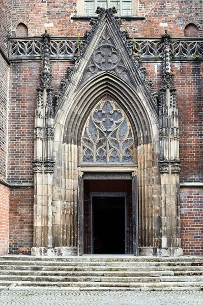 Готичний Портал Церкви Легніці Польщі Ліцензійні Стокові Фото