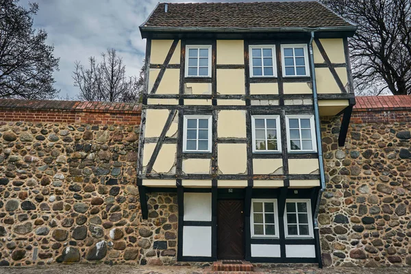 Średniowieczne Fortyfikacje Budynek Neuebrandemburg Niemczech — Zdjęcie stockowe