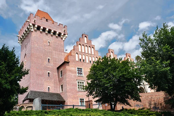 Poznad yeniden oluşturulan Kraliyet kale kule