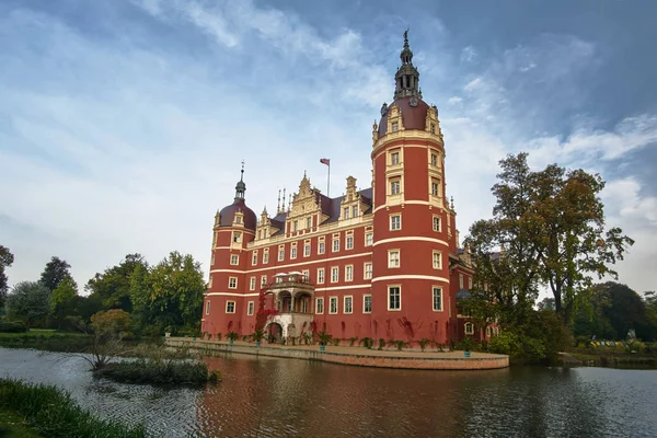 Burggraben Und Neues Schloss Muskauer Park — Stockfoto