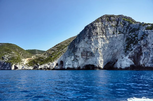 Wybrzeże Skalistym Urwiskiem Wyspie Zakynthos — Zdjęcie stockowe
