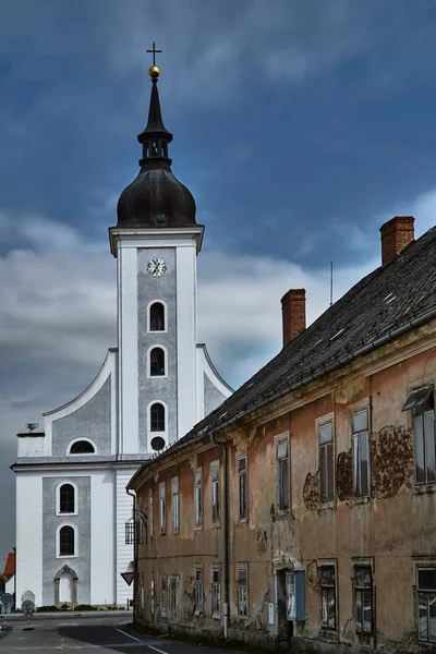 Een Historische Kerk Met Een Toren Stad Van Vidnava Tsjechische — Stockfoto