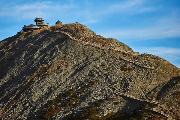 Туристи Подорожують Туристичній Стежці Скелястої Вершини Снепки Гігантських Горах Польщі — стокове фото