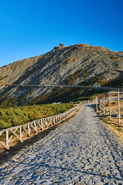 Camino Empedrado Postes Sendero Turístico Sniezka Otoño Las Montañas Gigantes — Foto de Stock