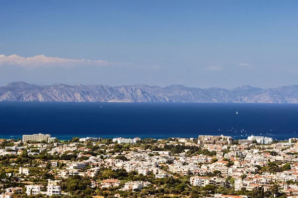 Stad Zeilboten Voor Kust Van Het Griekse Eiland Rhodos — Stockfoto