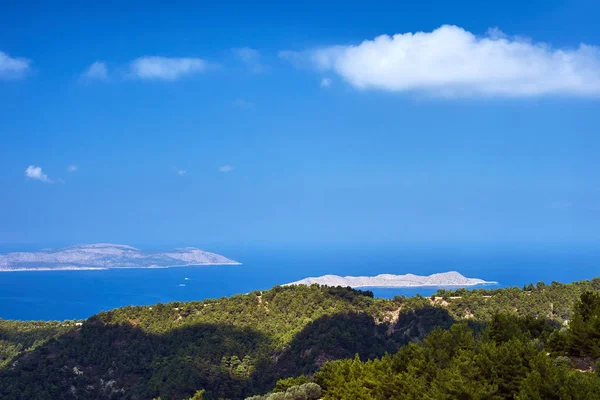 罗得岛旁边的地中海小岛 — 图库照片