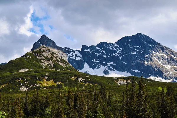 Rotsachtige Pieken Bewolkte Hemel Tatra Gebergte Polen — Stockfoto