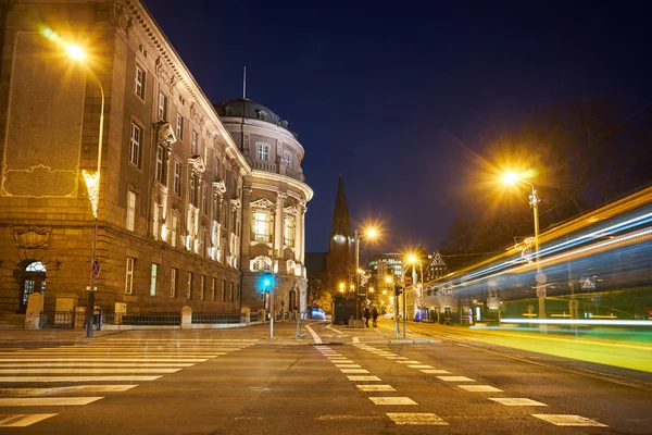 Calle Fachada Edificio Barroco Durante Noche Poznan —  Fotos de Stock