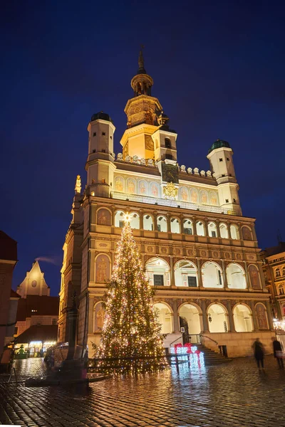 Fasáda Renesanční Radnice Vánoční Ozdoby Městě Poznaň — Stock fotografie