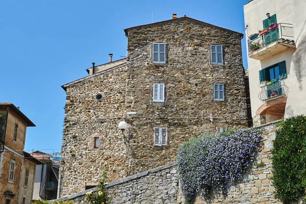 Pedra Casas Históricas Decoradas Com Flores Cidade Manciano Toscana Itália — Fotografia de Stock