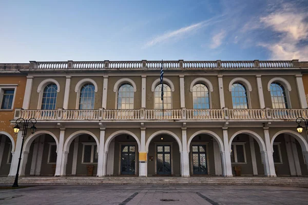 Die Fassade Des Museumsgebäudes Mit Arkaden Der Stadt Zakynthos Auf — Stockfoto