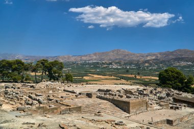 Girit adasındaki antik Phaistos şehrinin taş kalıntıları.