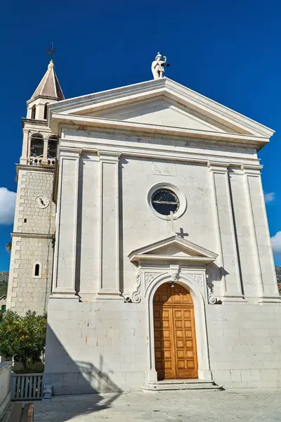 Stenen Middeleeuwse Kerk Met Klokkentoren Stad Kastel Kroatië — Stockfoto