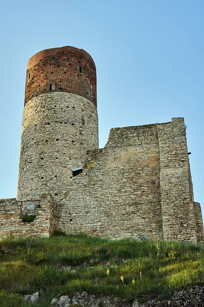 Stenen Toren Van Verwoest Middeleeuws Kasteel Checiny Polen — Stockfoto