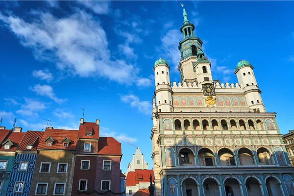 Antiguo Mercado Con Torre Del Ayuntamiento Renacentista Poznan — Foto de Stock