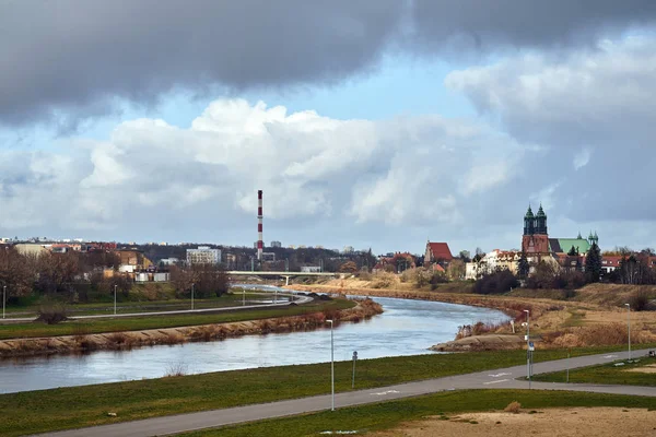 Krajobraz Miejski Rzeki Warta Wieże Katedry Poznaniu — Zdjęcie stockowe