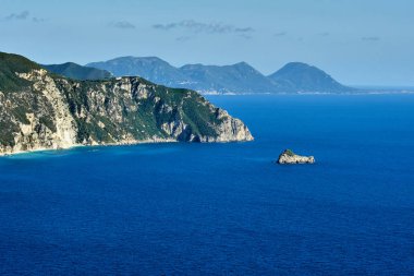 Görünüm Yarımadası, cliff ve bay Corfu Island, Yunanistan