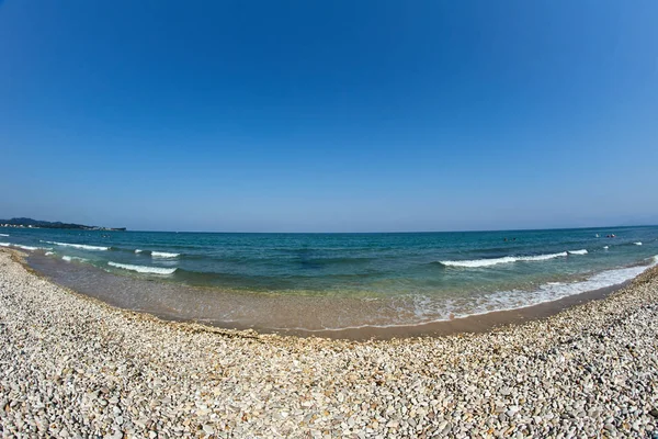 在希腊科孚岛海滩上的小石子 — 图库照片