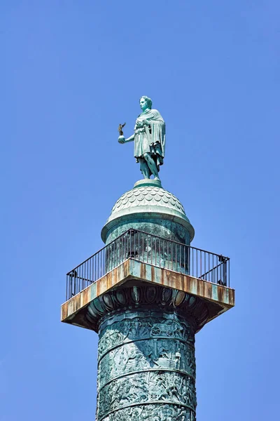 拿破仑的雕像在巴黎文德梅圆柱顶上 — 图库照片