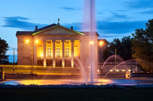 Fontein Voor Het Opera Gebouw Poznan Avond Polen — Stockfoto