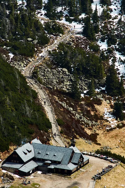 ポーランドのジャイアント山脈にあるハイキングコースと観光ホステル — ストック写真