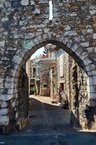 Fransa Nın Ruoms Şehrinde Tarihi Bir Savunma Duvarı Içinde Ortaçağ — Stok fotoğraf