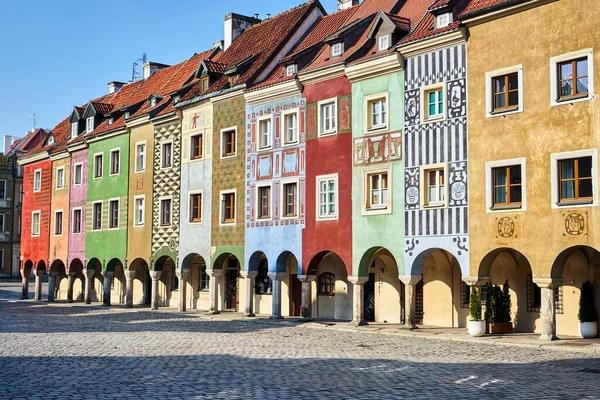 Fachadas Viviendas Históricas Con Arcadas Plaza Del Mercado Viejo Poznan —  Fotos de Stock