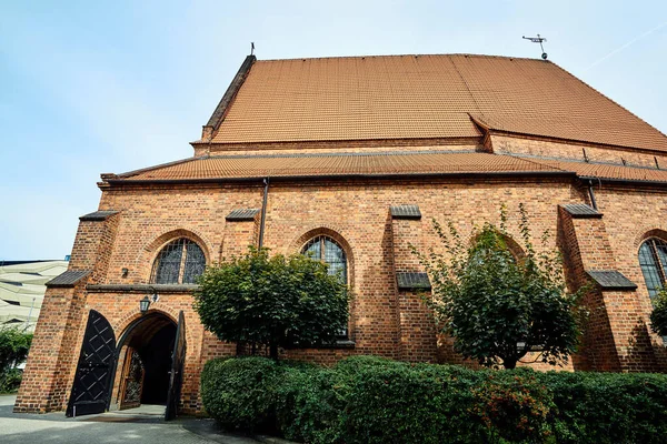 Ingången Till Den Historiska Gotiska Katolska Kyrkan Poznan — Stockfoto
