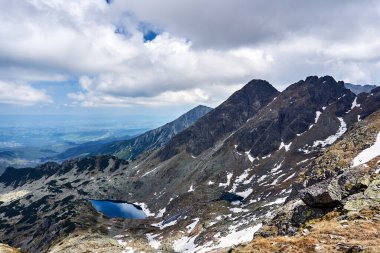 Polonya 'daki Tatra Dağları' ndaki buzul gölleri