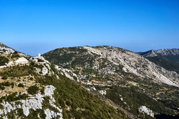 Paesaggio Montano Con Cime Rocciose Campanile Della Cappella Ortodossa Sull — Foto Stock