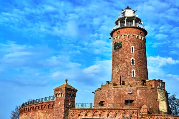 Een Rode Bakstenen Vuurtoren Bij Ingang Van Haven Stad Kolobrzeg — Stockfoto