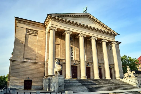 Façade Classiciste Édifice Opéra Dans Ville Poznan — Photo