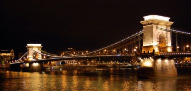 Budapeşte, Macaristan, gece zincir köprü 