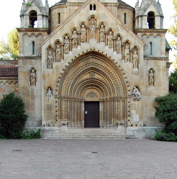 Detalhe da entrada da igreja gótica — Fotografia de Stock