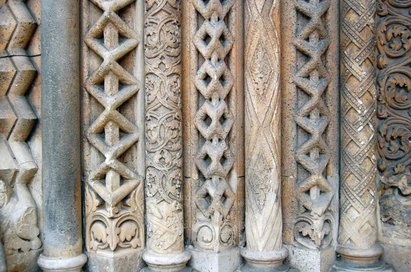 Detail van de gevel van het middeleeuwse gebouw — Stockfoto