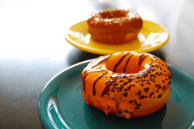 İki taze iştah açıcı donut