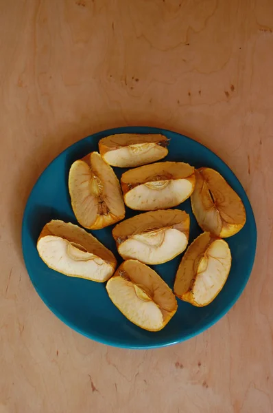 Gedroogde stukken van apple — Stockfoto